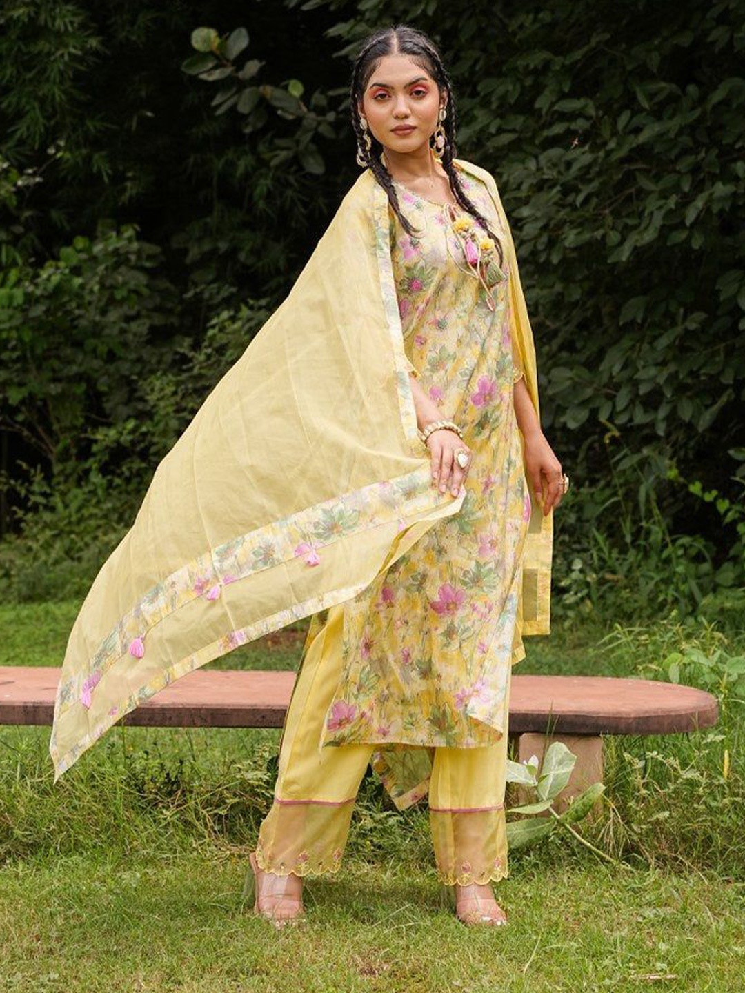 

FREYAA Women Floral Printed A - Line Lurta Set With Dupatta, Yellow