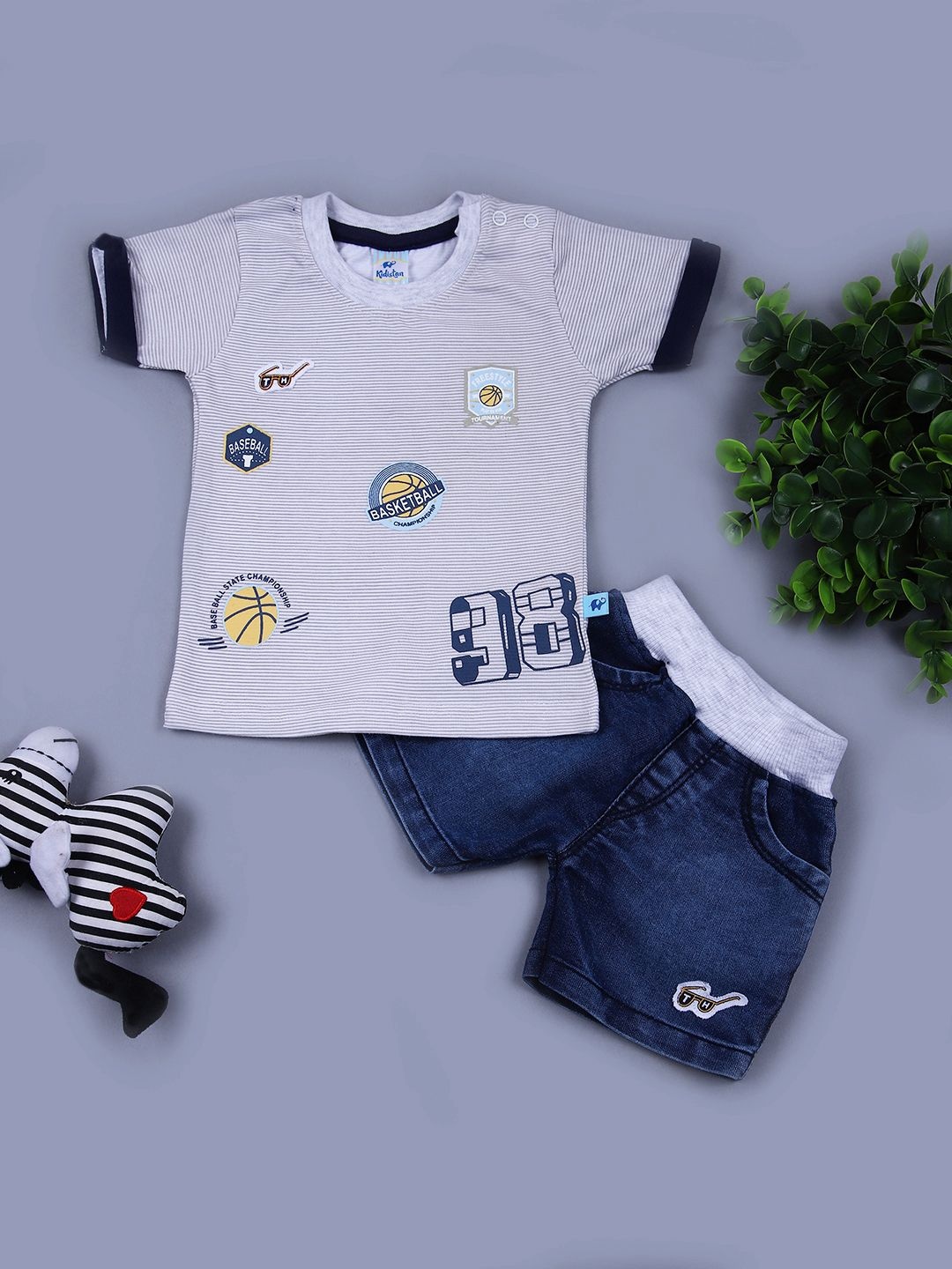 

V-Mart Boys Printed Round Neck Pure Cotton T-Shirt With Shorts, Off white