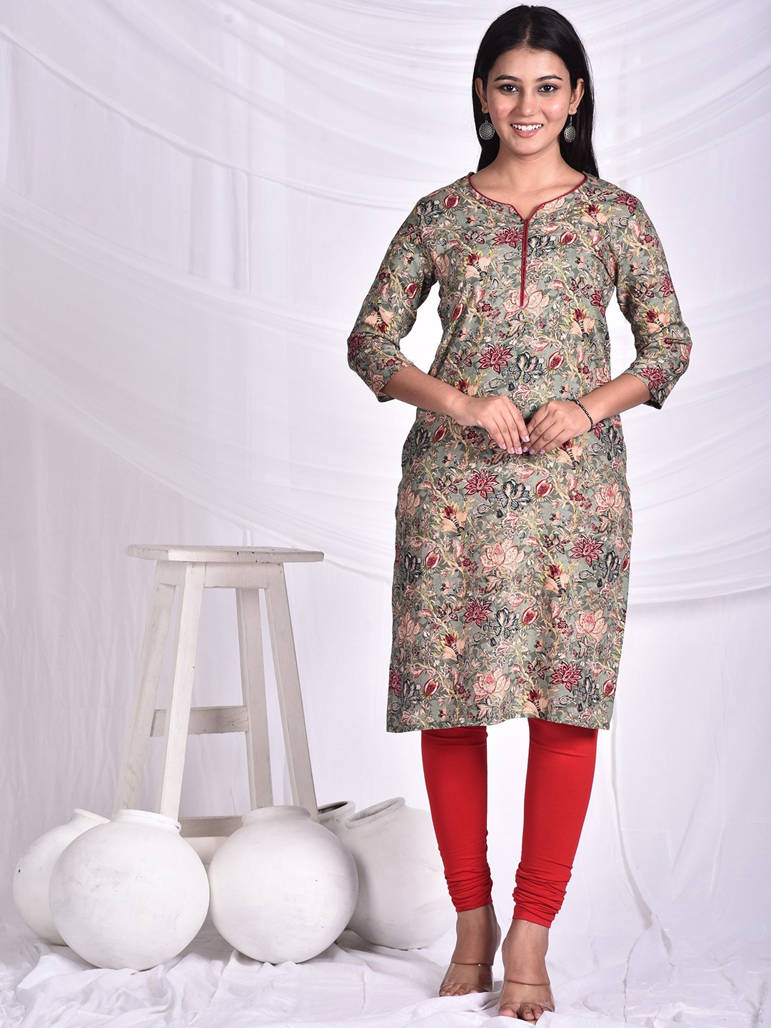 

Rashmi Shree Creation Floral Printed Notch Neck Straight Kurtas, Grey