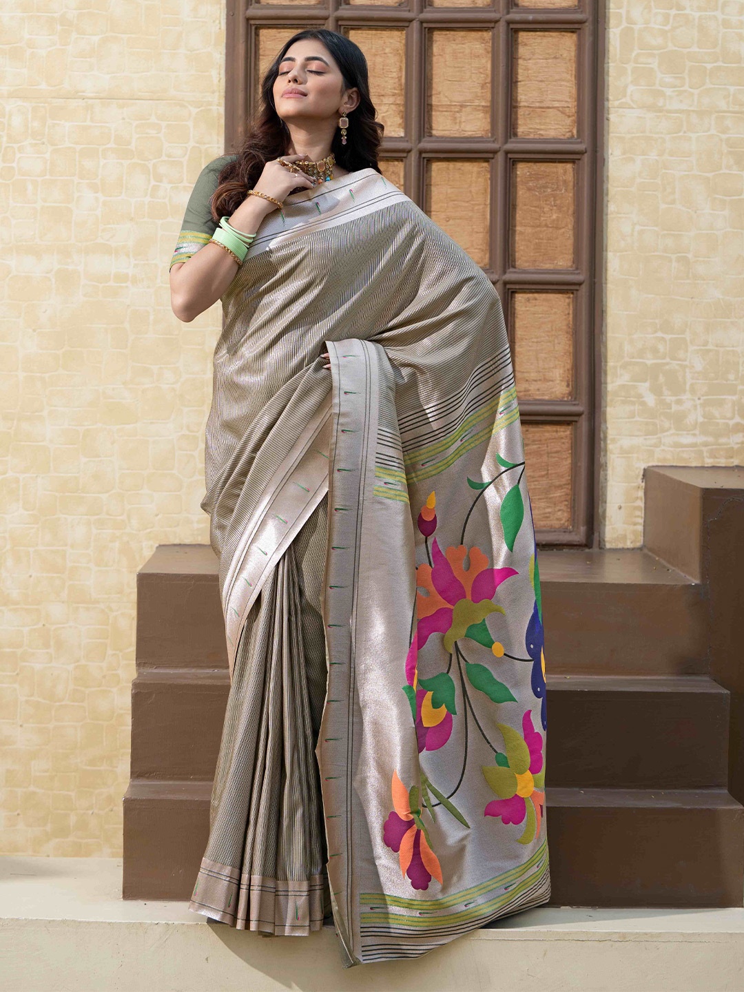 

HEER FASHION Ethnic Motifs Zari Paithani Saree, Grey