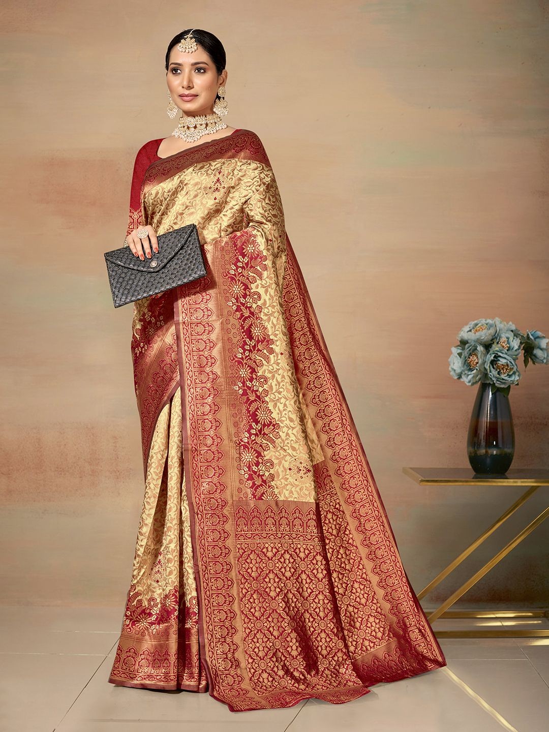 

sagarika Woven Design Zari Kanjeevaram Saree, Beige