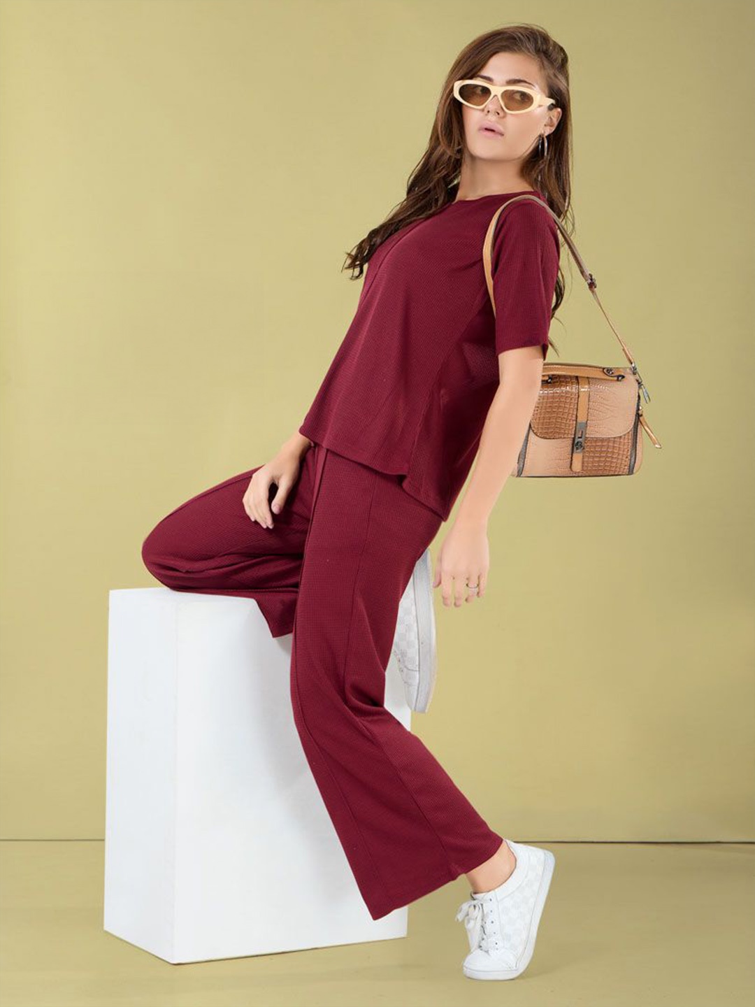 

Soulemo Women T-Shirt With Trousers Co-Ords, Maroon