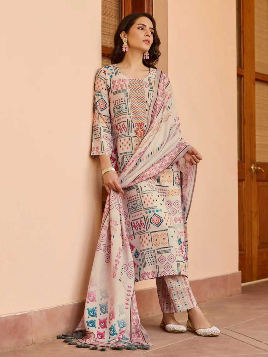 

Siya Fashion Geometric Printed Round Neck Straight Kurta With Trousers & Dupatta, Beige