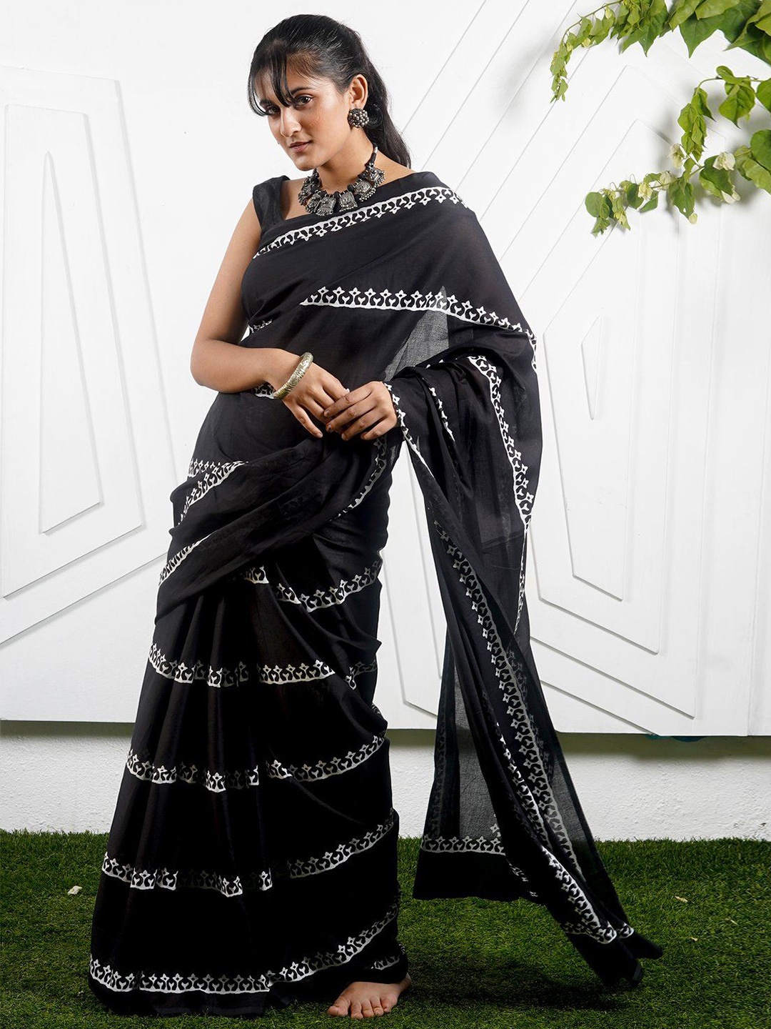 

Craft Musium Ethnic Motifs Pure Cotton Bagru Saree, Black
