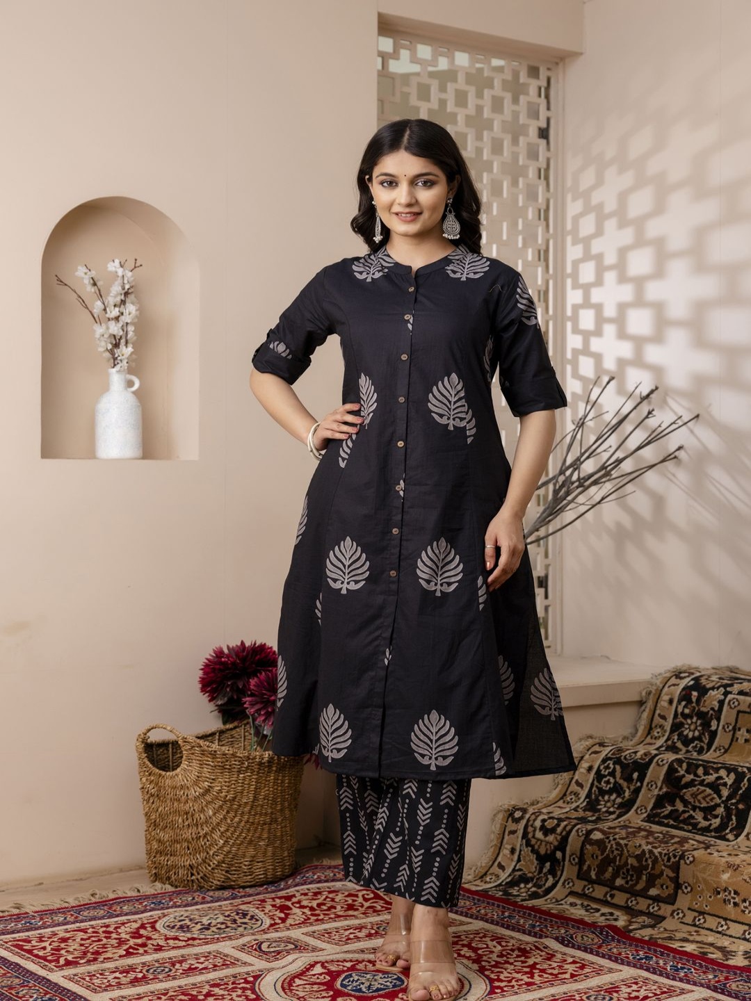 

ANNAYEMA APPARELS Floral Printed Mandarin Collar Pure Cotton A-Line Kurta with Palazzos, Black