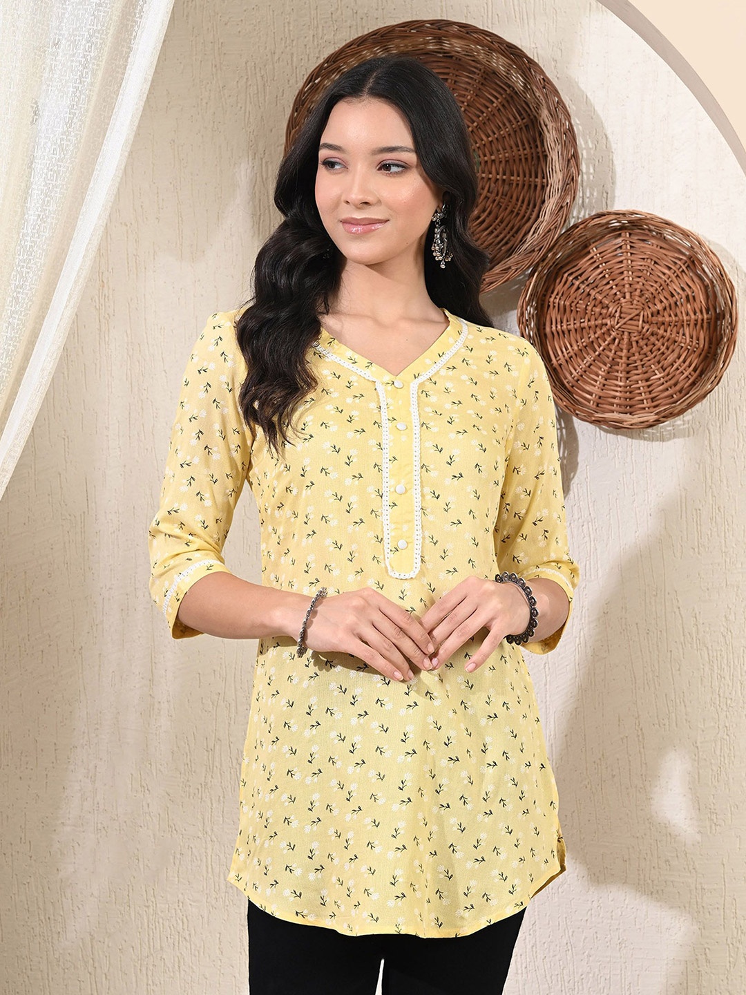 

Netreyam Floral Printed A-Line Top, Yellow