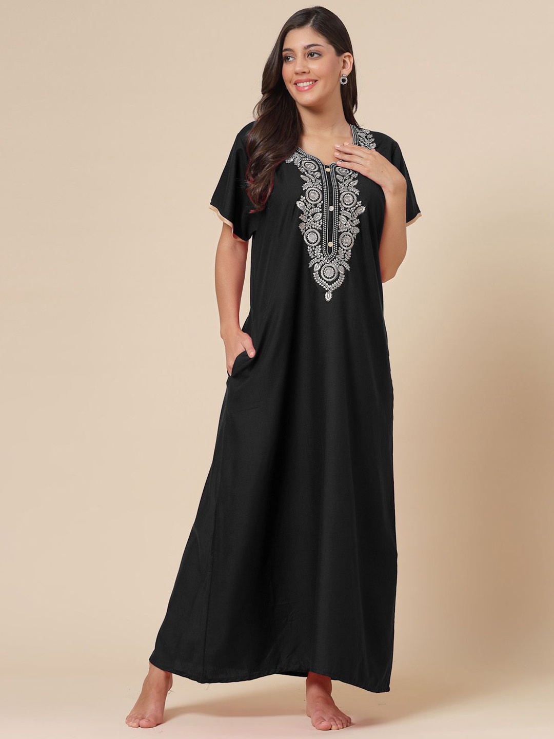 

CHUI MUI Embroidered Maxi Nightdress, Black