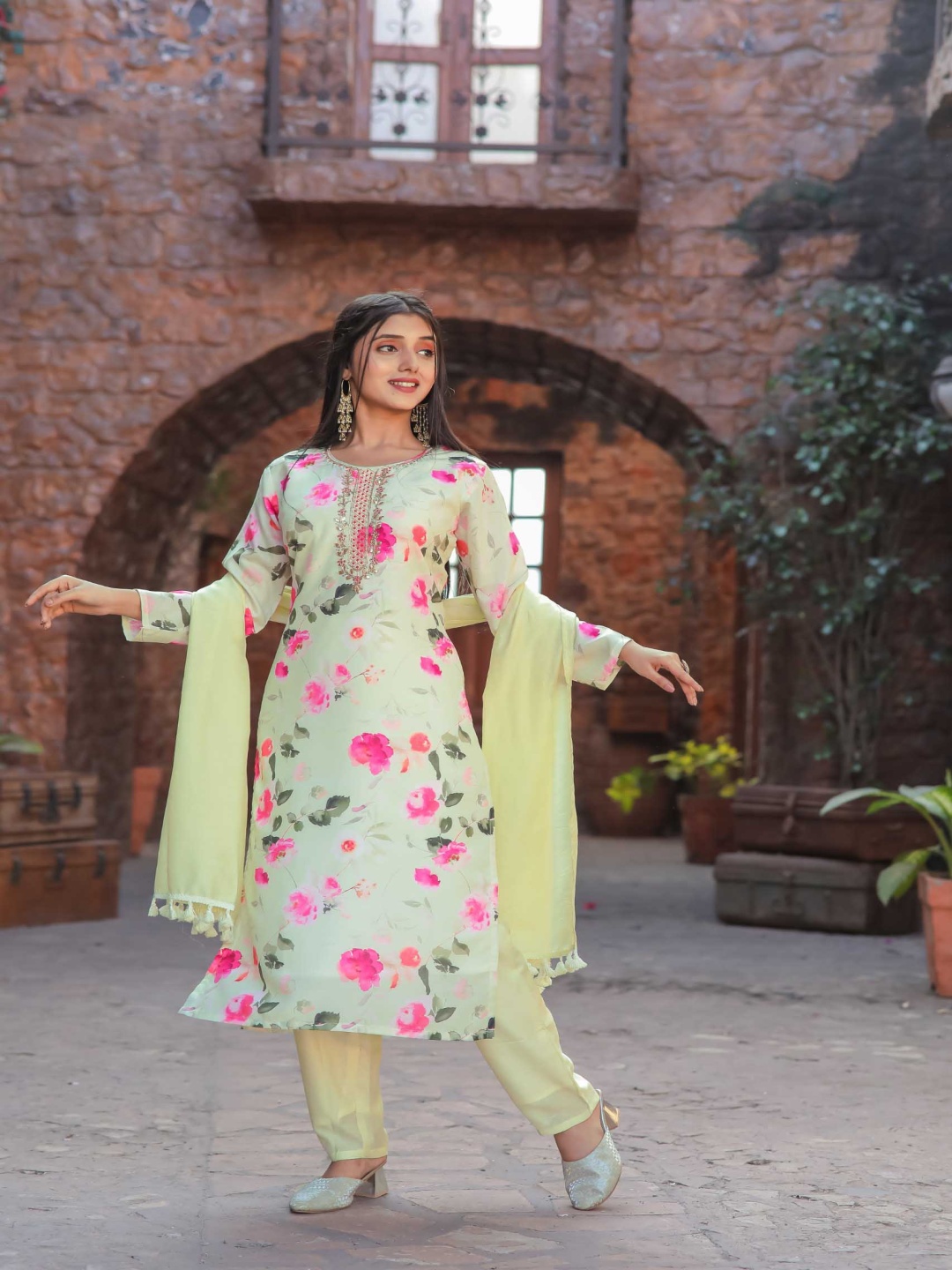 

Sitanjali Floral Printed Thread Work Straight Kurta With Trouser And Dupatta, Yellow