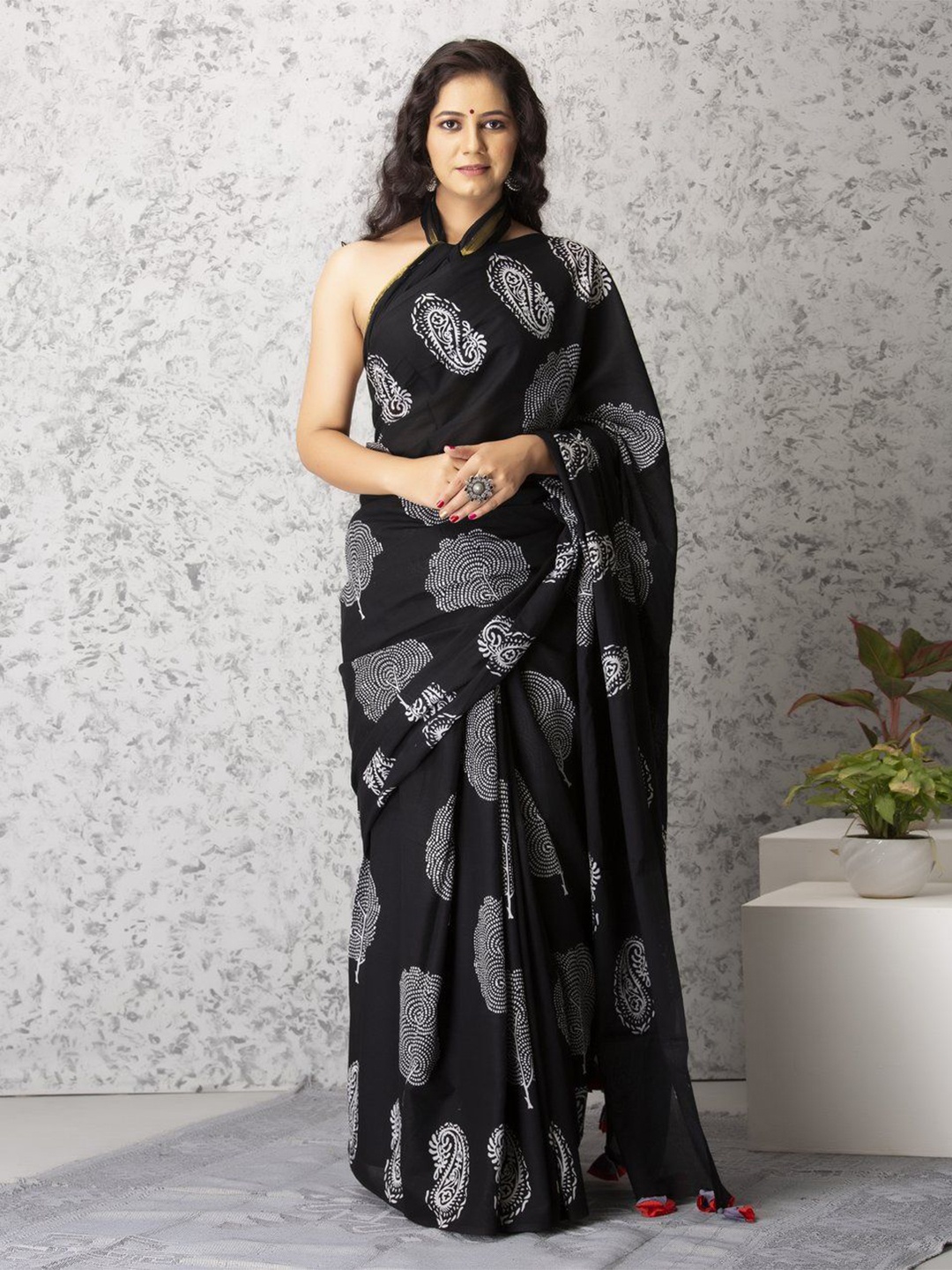 

Craft Musium Paisley Pure Cotton Bagru Saree, Black