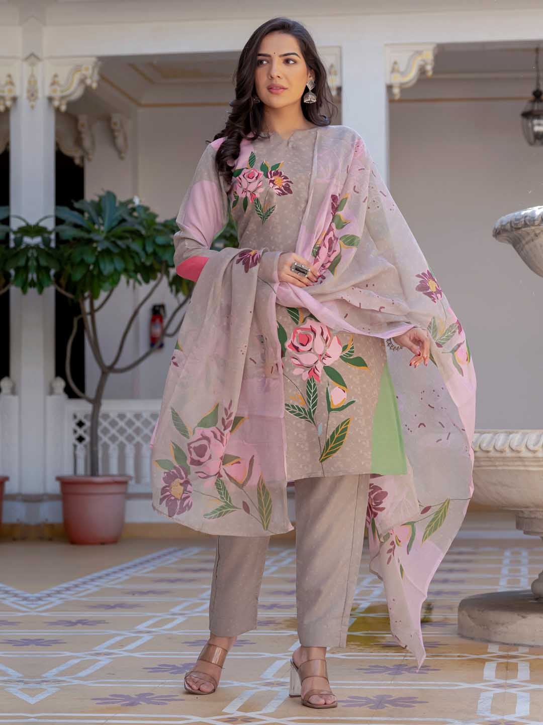 

ARADHNA Women Floral Printed Regular Kurta with Trousers & With Dupatta, Beige