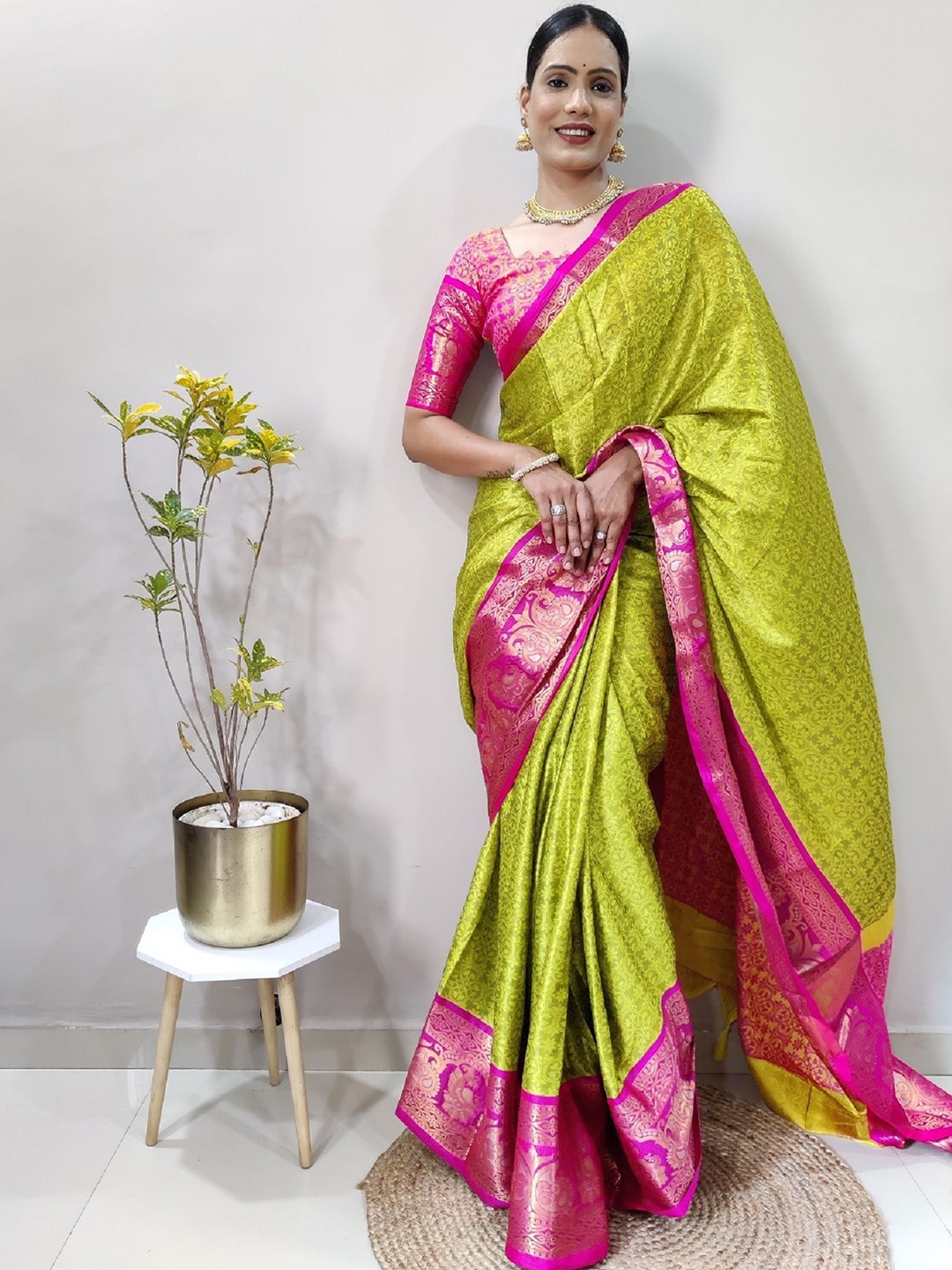 

Aika Ethnic Motifs Woven Design Zari Pure Silk Banarasi Saree, Pink