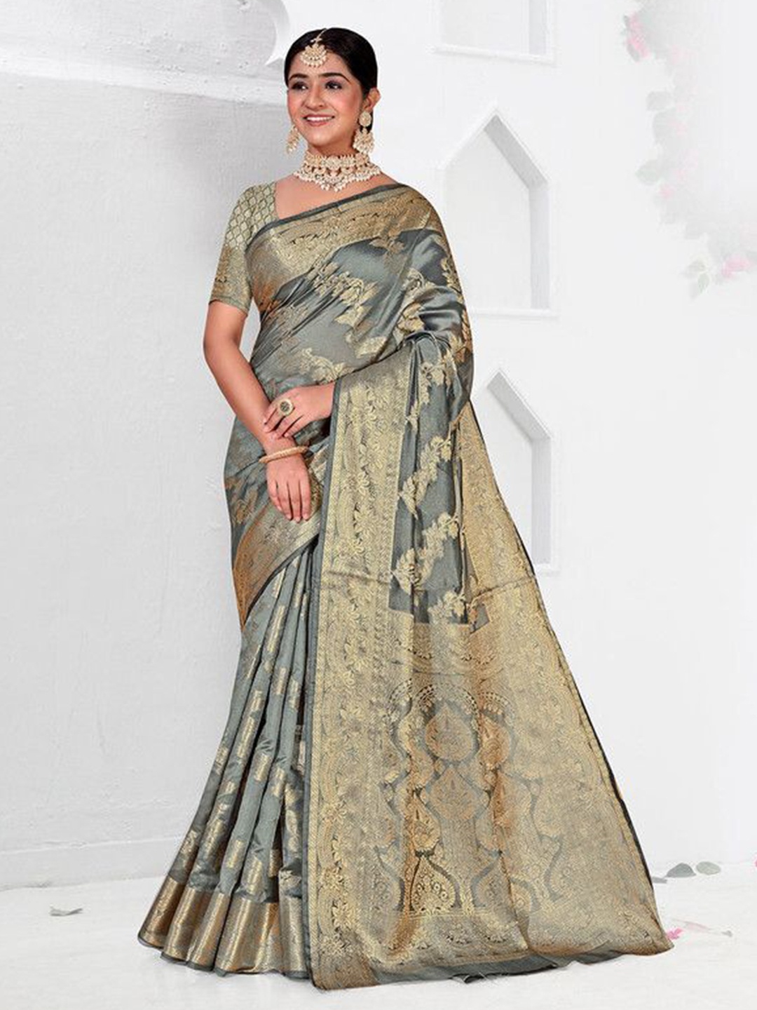 

sagarika Ethnic Motifs Woven Design Zari Organza Banarasi Saree, Grey