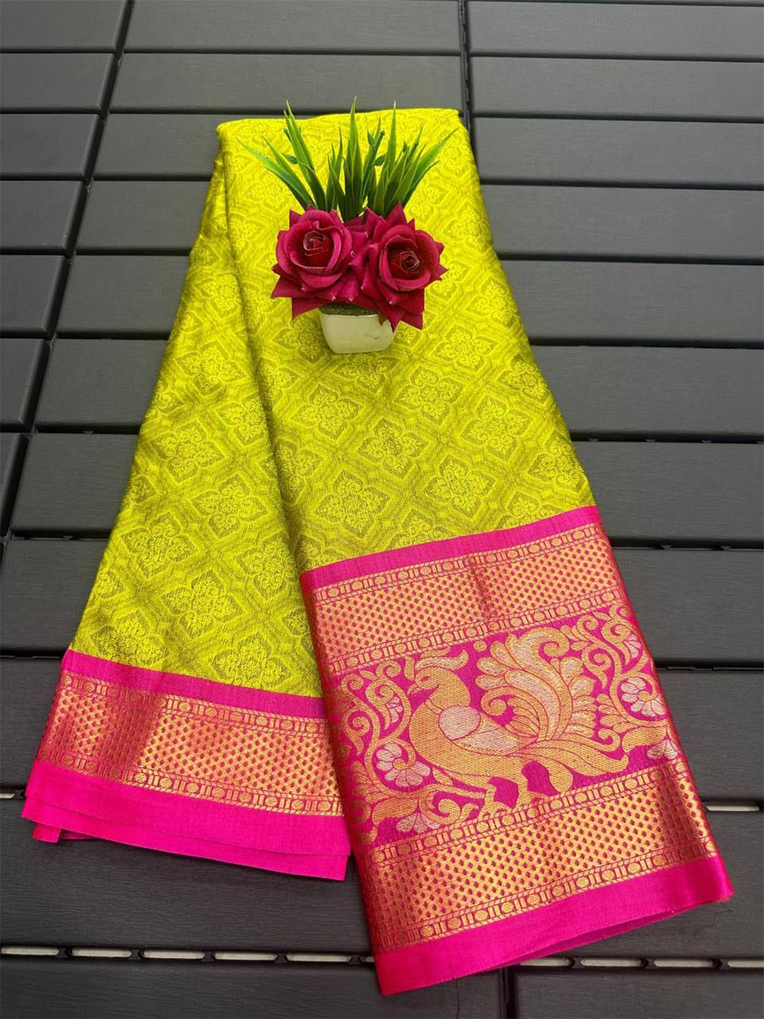 

Aika Woven Design Silk Blend Kanjeevaram Saree, Yellow