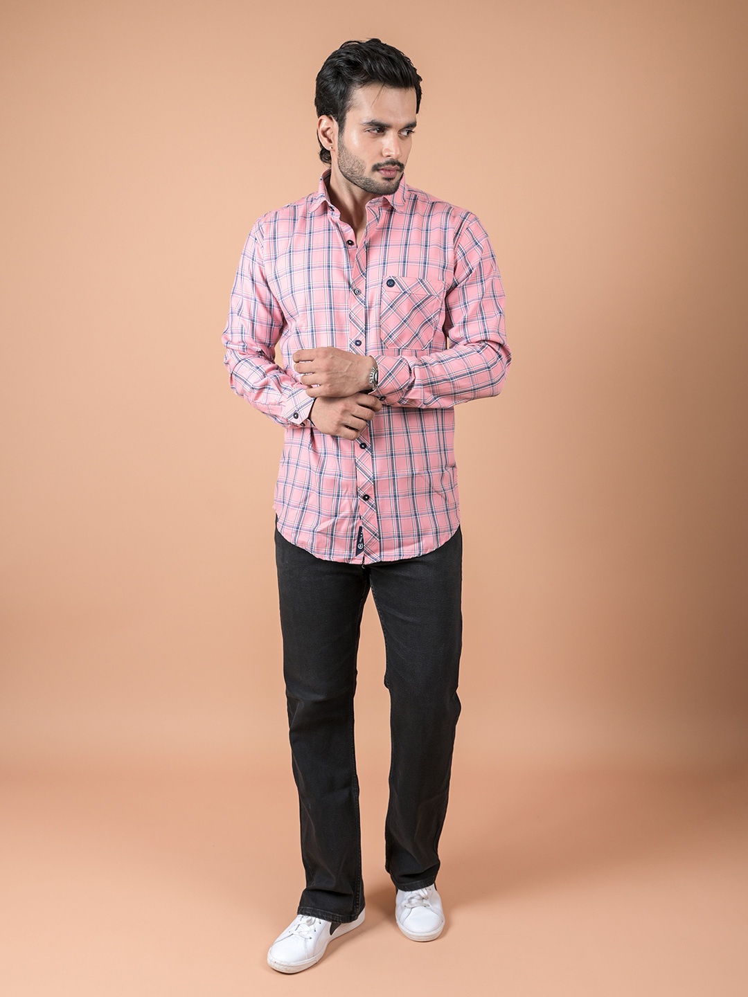 

INDIAN THREADS Men Relaxed Fit Spread Collar Tartan Checked Cotton Casual Shirt, Pink