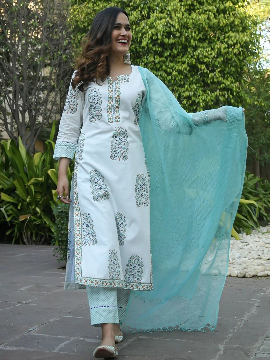 

7Threads Women Ethnic Motifs Printed Regular Kurta with Trousers & With Dupatta, White