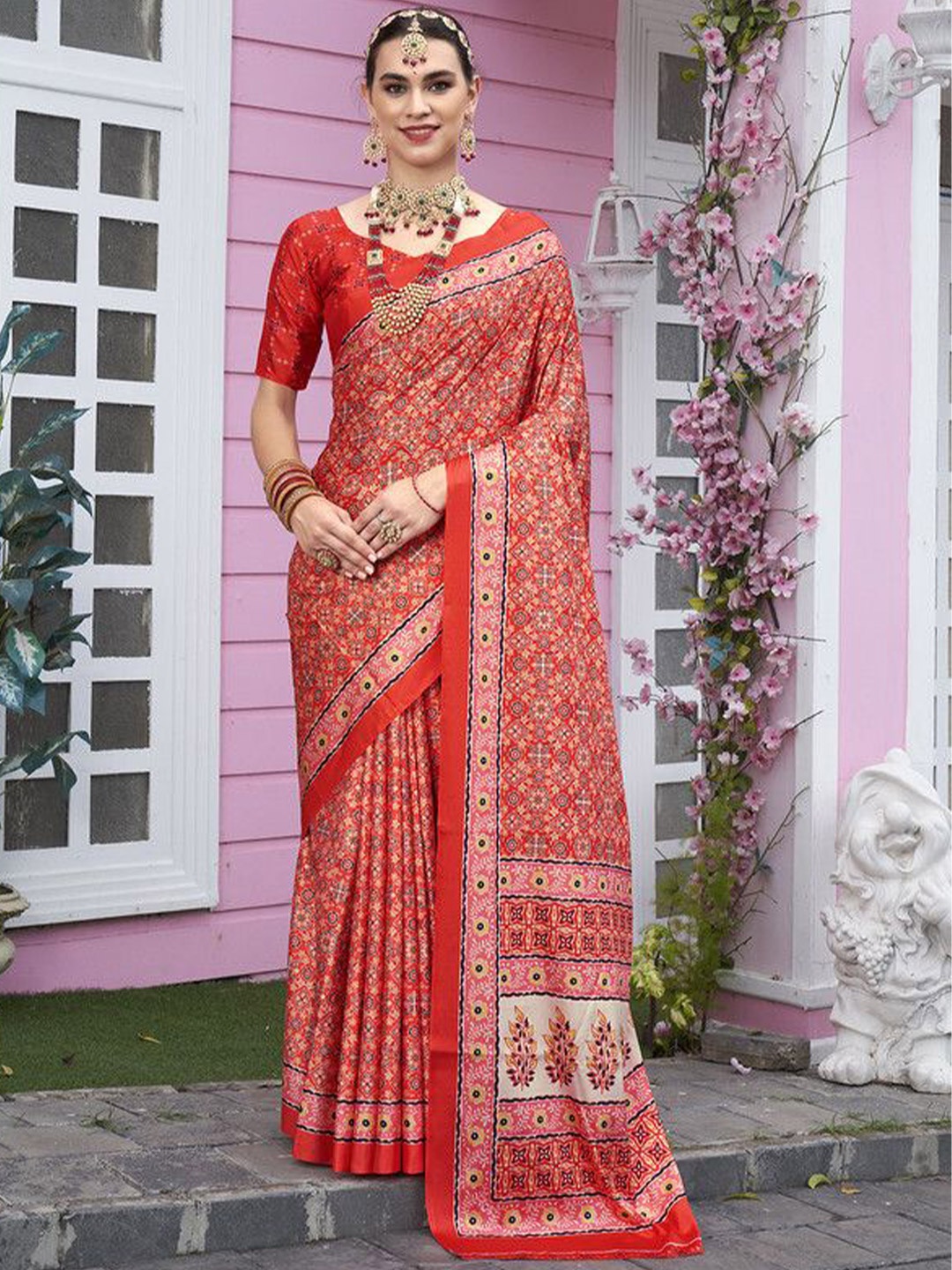 

sagarika Floral Saree, Red