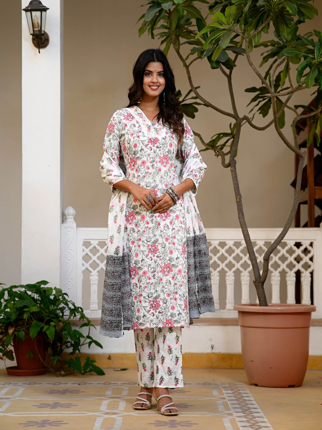 

FABRU Women Floral Printed Regular Thread Work Pure Cotton Kurta with Trousers & With Dupatta, White