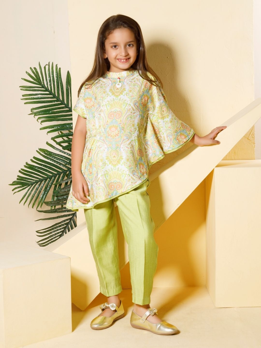 

Peppermint Amazing Autumn Girls Printed Round Neck Linen Top With Trousers, Green