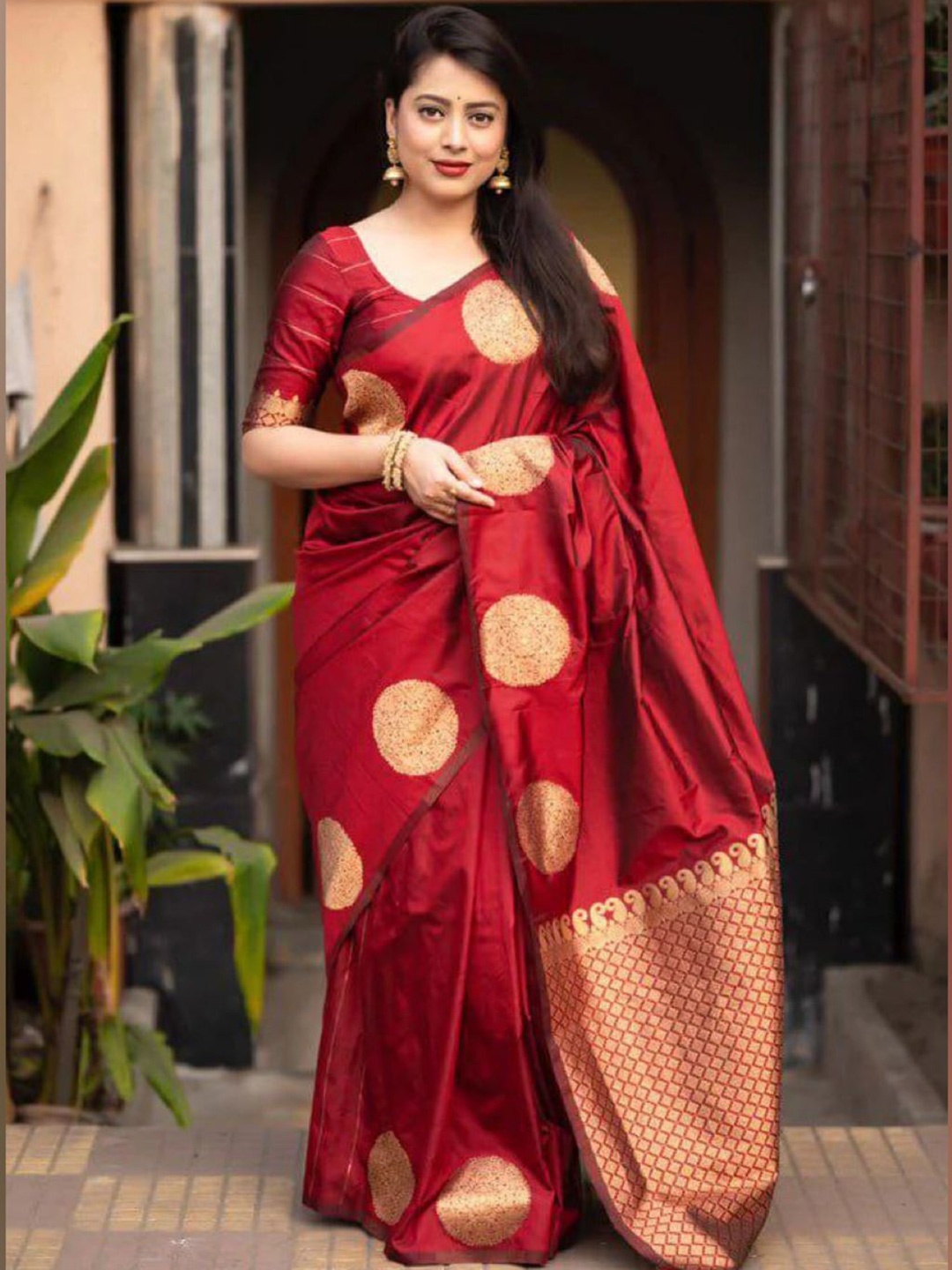 

Caracola Woven Design Zari Banarasi Saree, Red