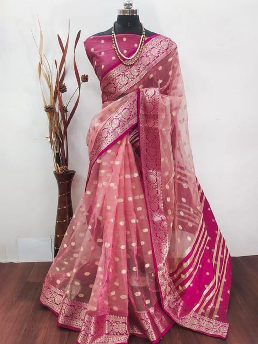 

Aika Woven Design Zari Net Saree, Pink
