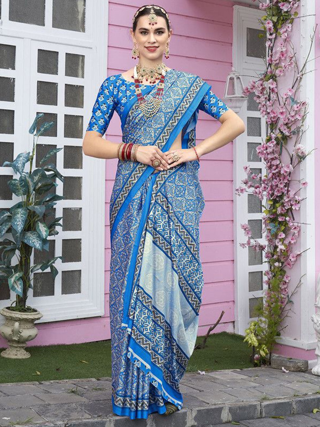 

sagarika Ethnic Motifs Saree, Blue