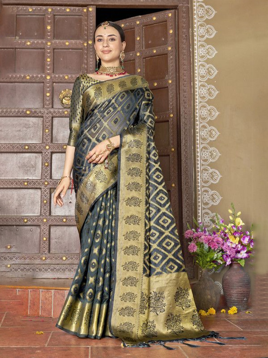 

sagarika Woven Design Zari Organza Banarasi Saree, Teal