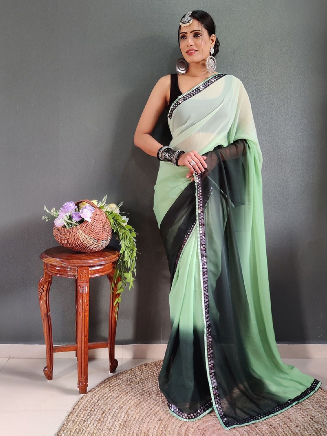 

Aika Colourblocked Pure Georgette Saree, Green