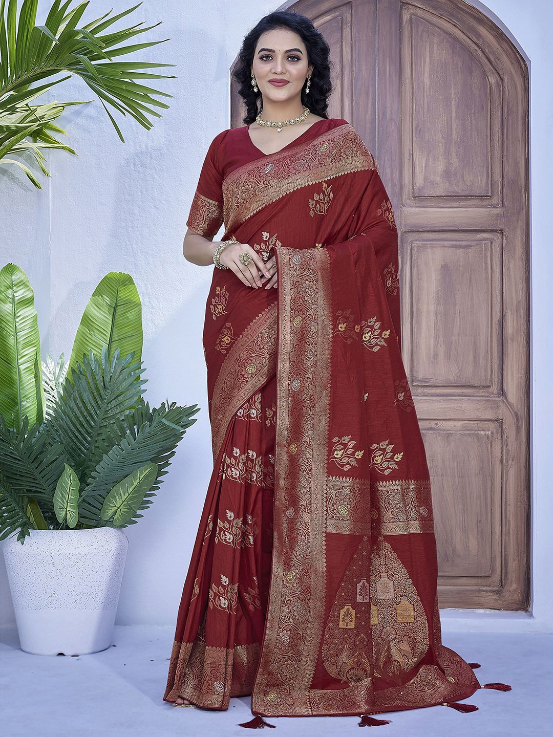 

Satrani Ethnic Motifs Zari Pure Silk Banarasi Saree, Maroon