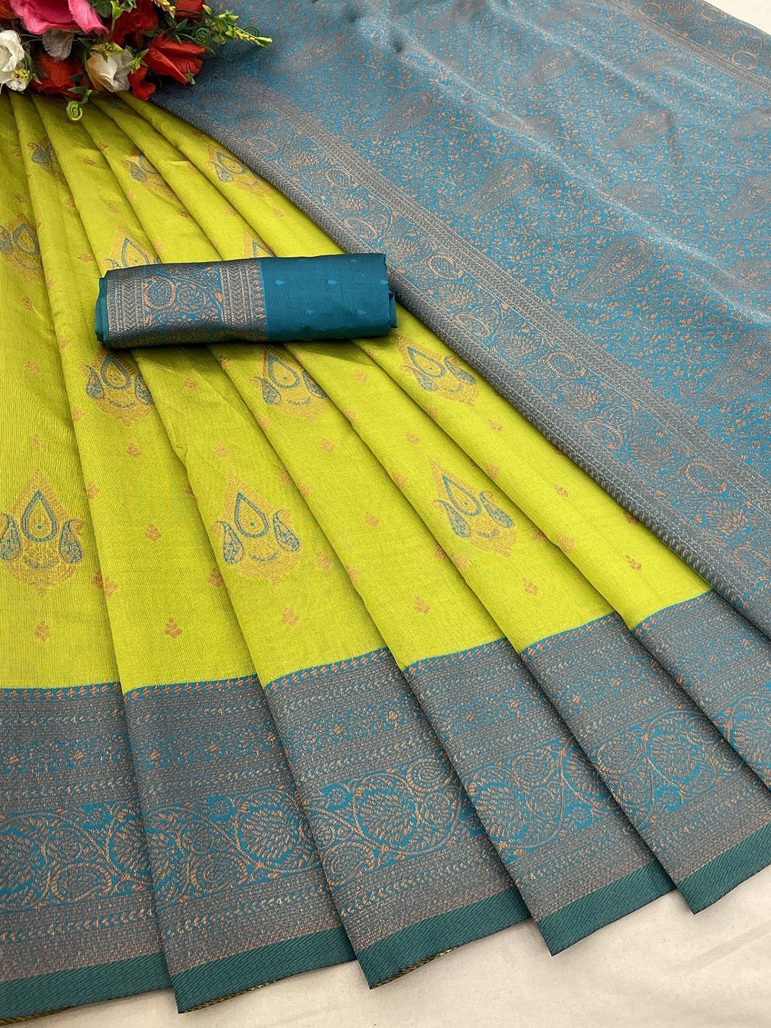 

Aika Woven Design Zari Pure Silk Banarasi Saree, Green