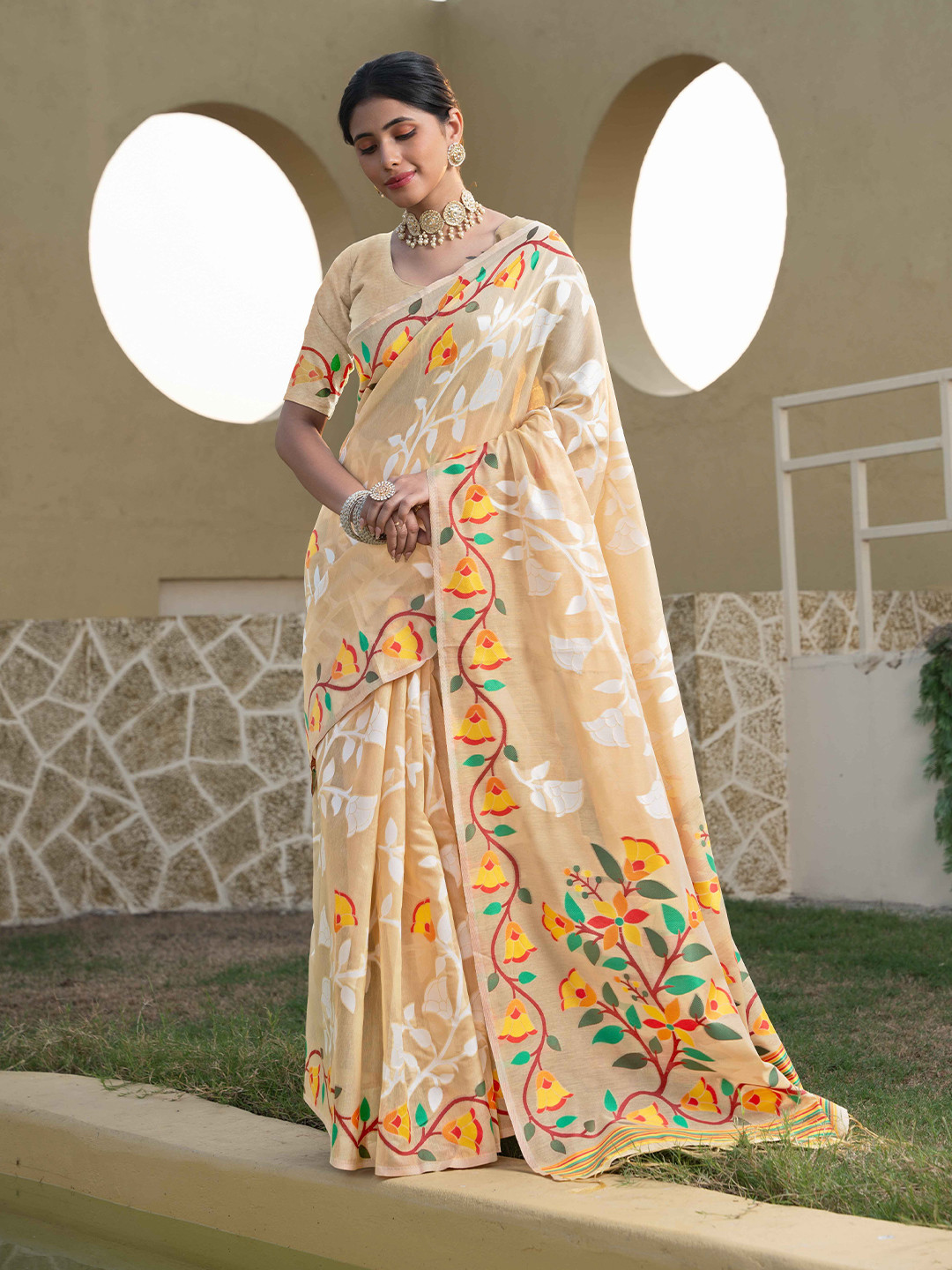 

MAHALASA Floral Pure Cotton Jamdani Saree, Beige