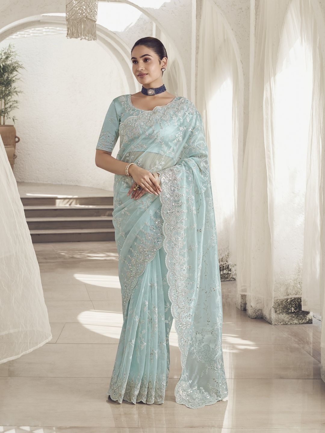 

Suha Women Embellished Sequinned Net Saree, Blue