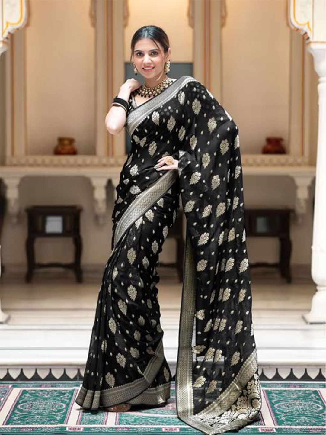 

MAGMINA Floral Patchwork Silk Blend Banarasi Saree, Black