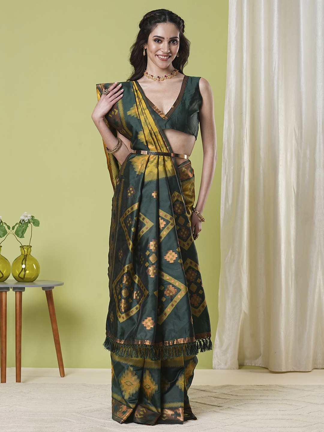 

KAYOMMI Woven Design Zari Art Silk Banarasi Saree, Yellow