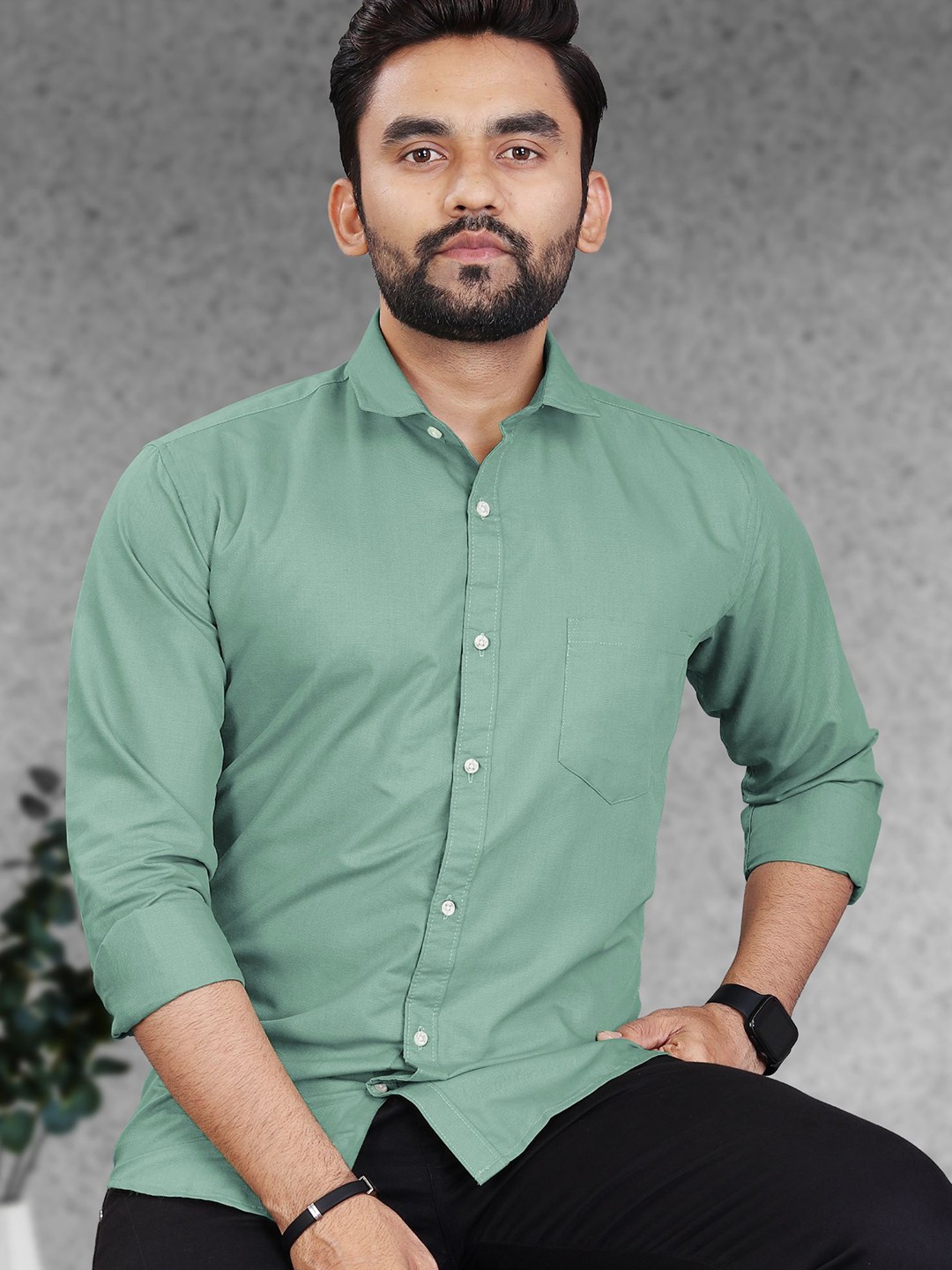 

VeBNoR Men Standard Fit Solid Spread Collar Shirt, Green