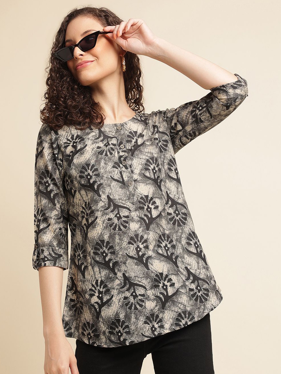 

DressBerry Floral Printed Roll-Up Sleeves Top, Black