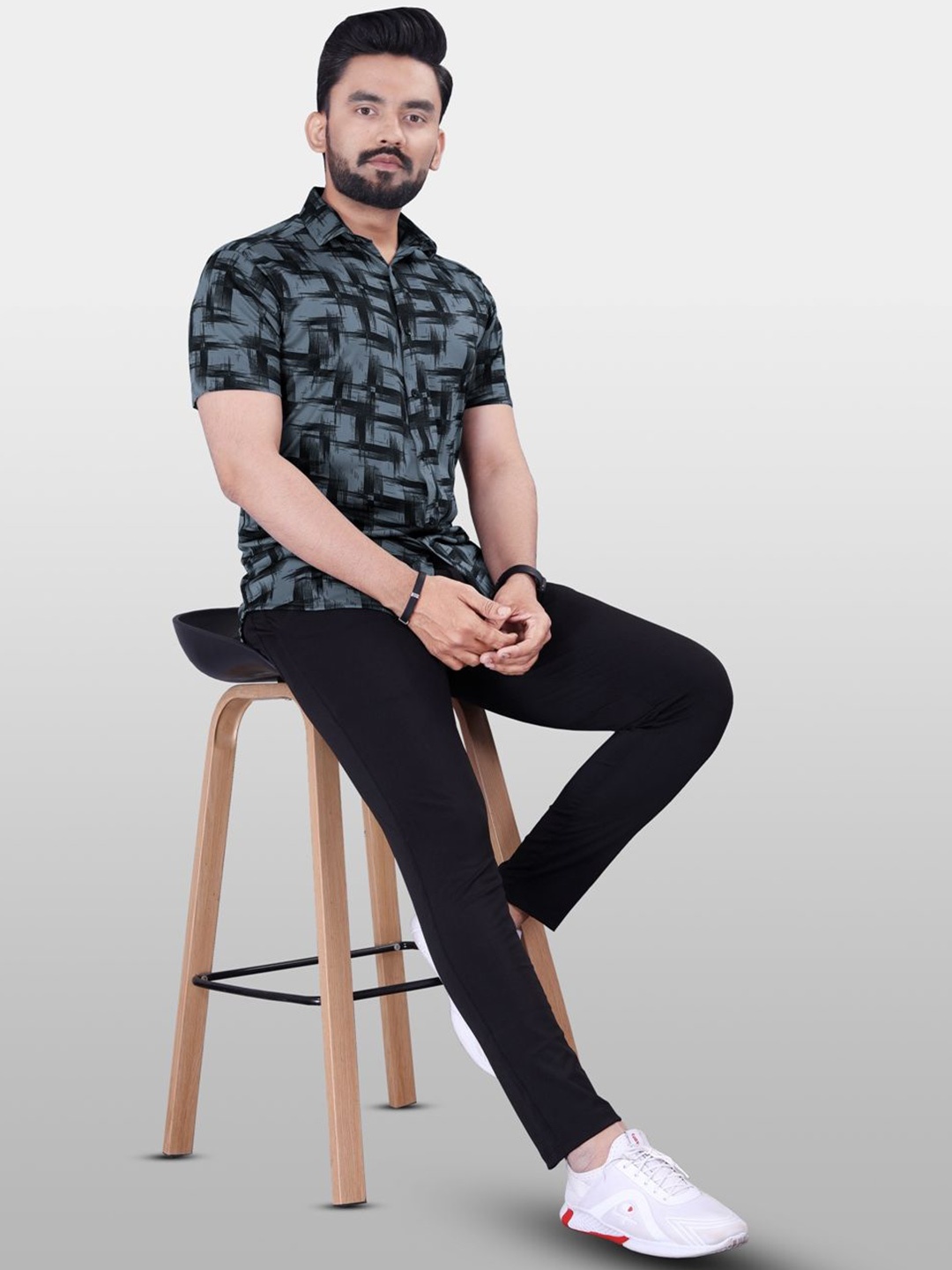 

VeBNoR Men Standard Abstract Printed Casual Shirt, Grey