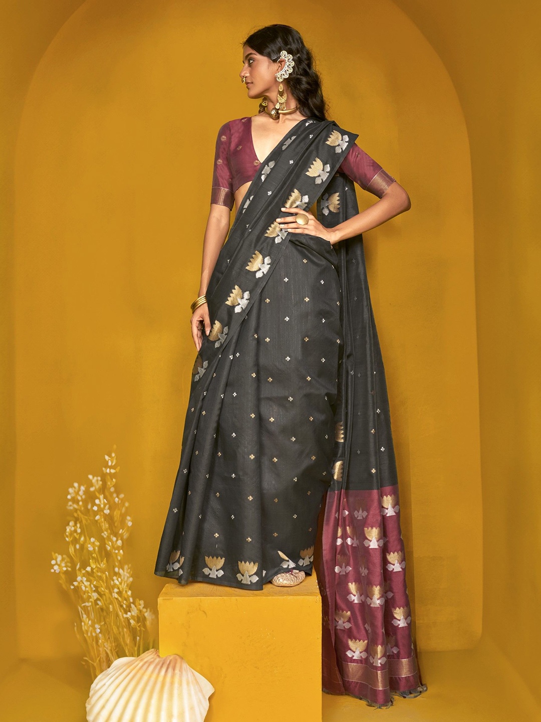

bansari textiles Woven Design Banarasi Saree, Black