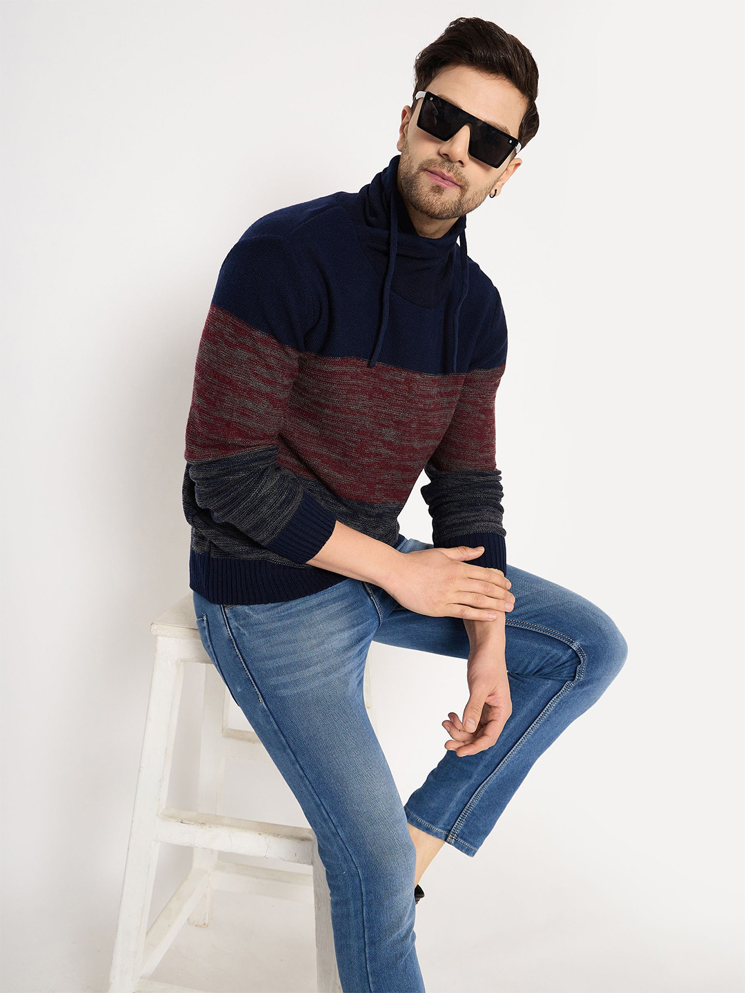 

Club York Men Colourblocked Pullover, Navy blue