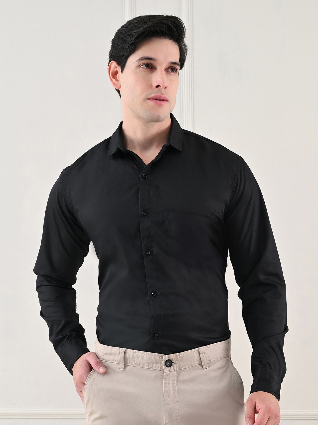 

Streetsutra Men Comfort Slim Fit Spread Collar Solid Cotton Casual Shirt, Black