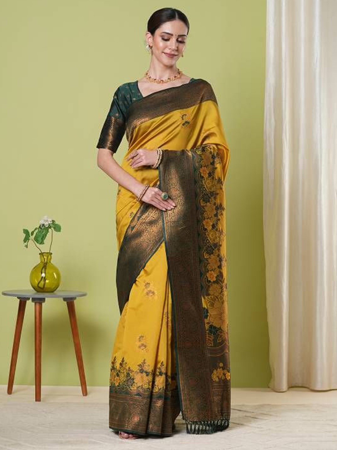 

KAYOMMI Woven Design Zardozi Silk Blend Banarasi Saree, Yellow