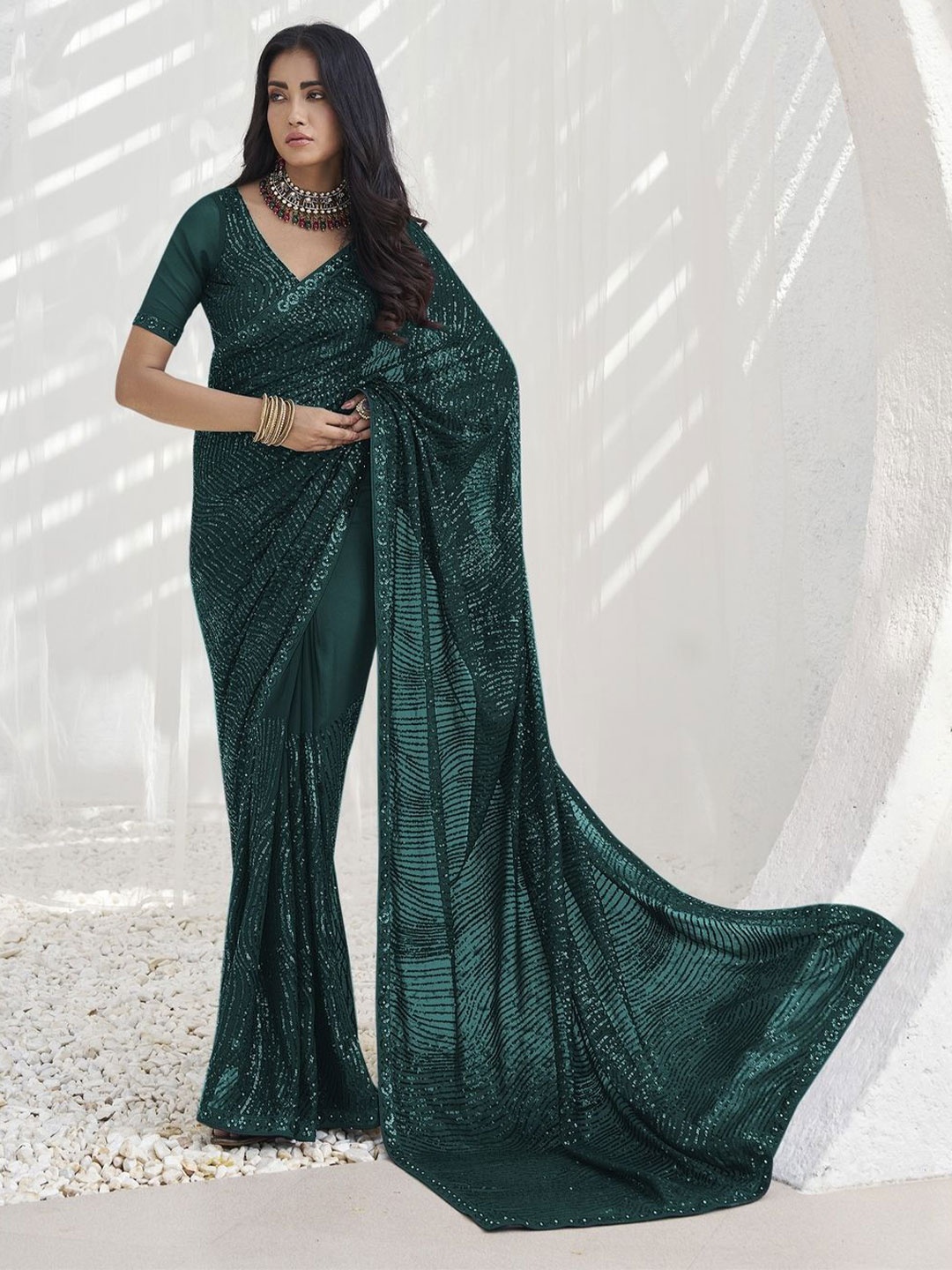 

Suha Embellished Sequinned Pure Georgette Saree, Green