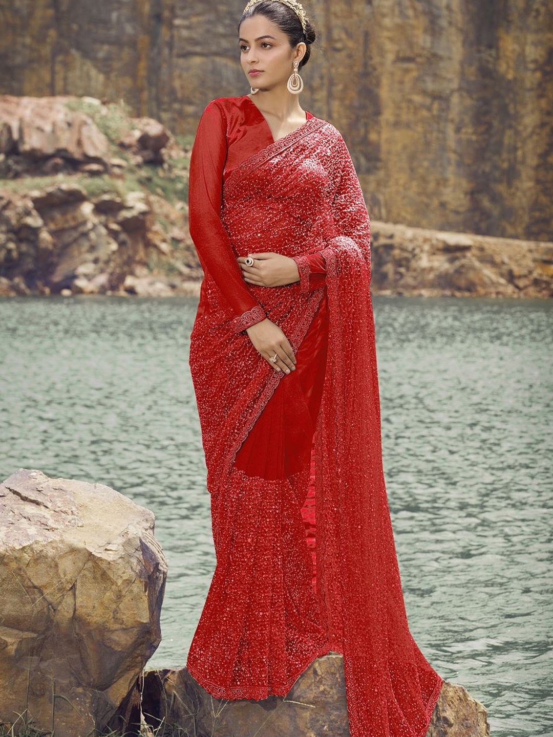 

Suha Women Embellished Beads and Stones Net Saree, Red