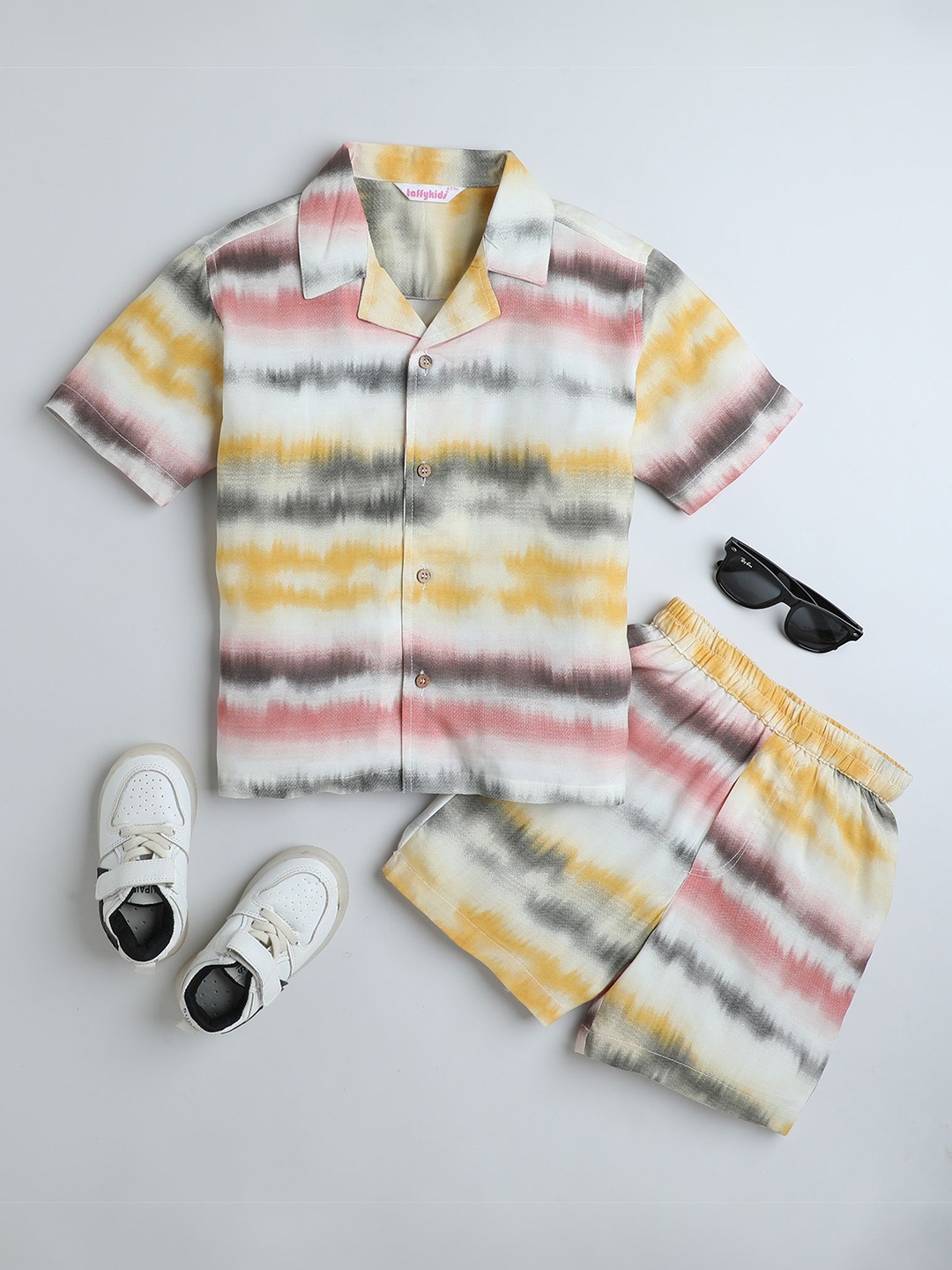 

taffykids Boys Printed Shirt with Shorts, White