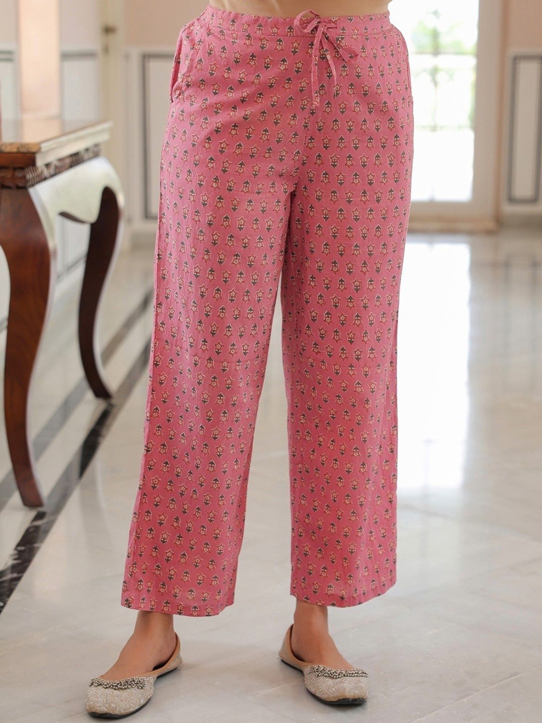 

Aramya Women Floral Printed Easy Wash Cotton Trousers, Pink