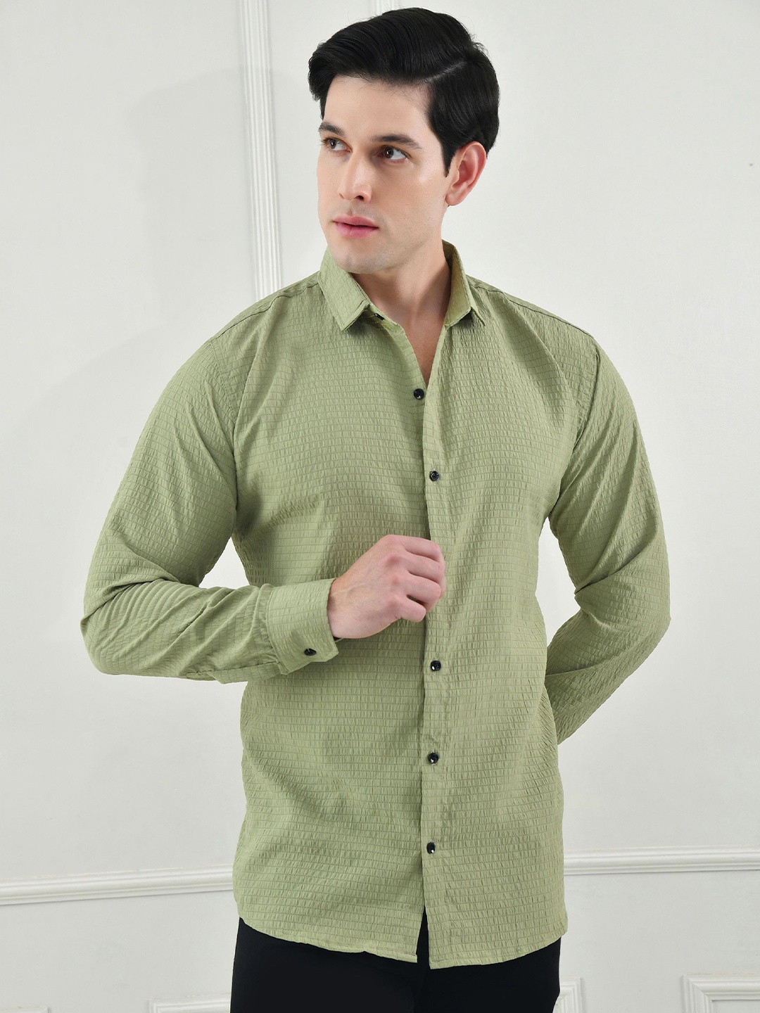 

Streetsutra Men Comfort Fit Spread Collar Textured Cotton Casual Shirt, Green