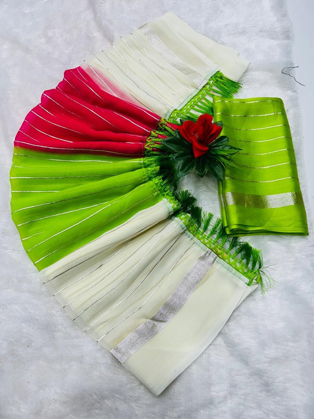 

MANSUBHA Striped Silk Blend Banarasi Saree, White