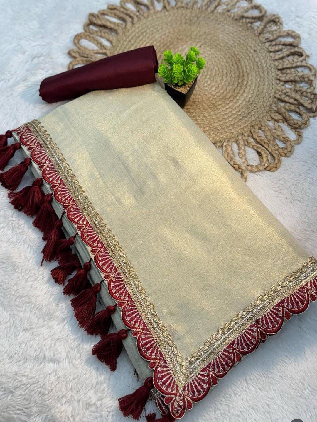 

MANSUBHA Floral Embroidered Silk Blend Designer Banarasi Saree, Gold