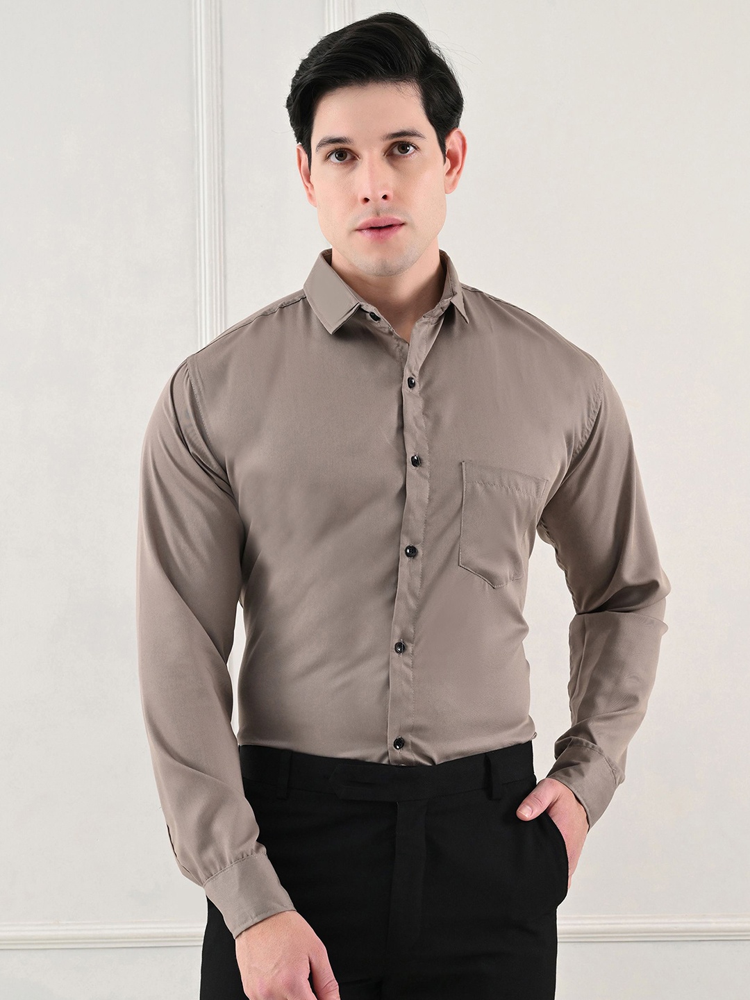 

Streetsutra Men Comfort Slim Fit Spread Collar Solid Cotton Casual Shirt, Grey