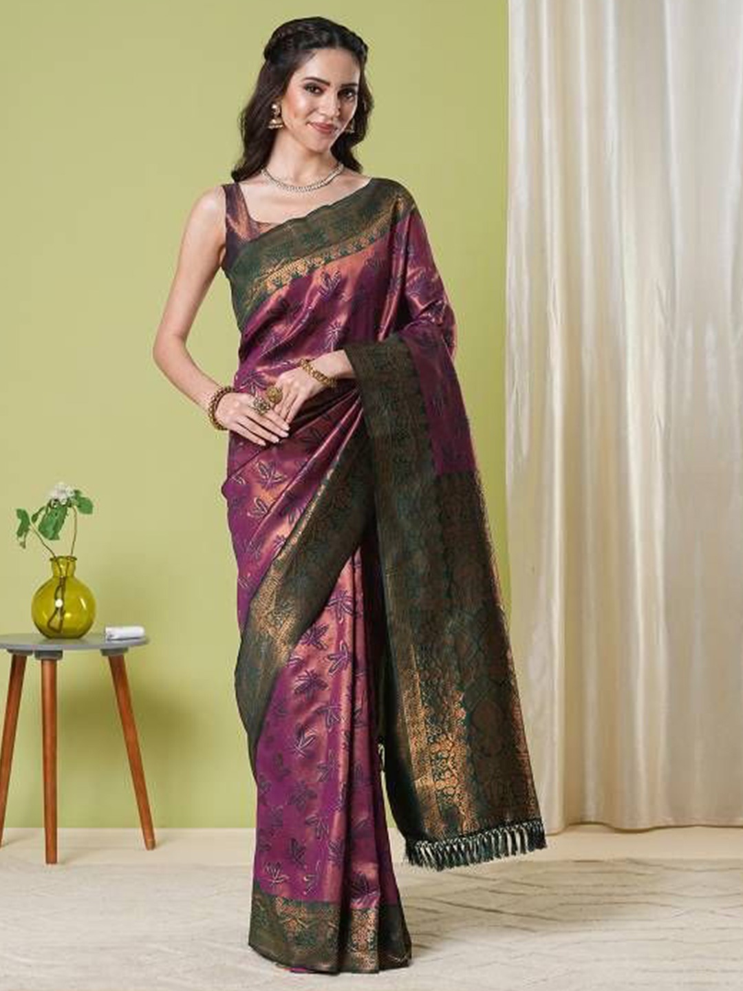 

KAYOMMI Floral Zari Art Silk Banarasi Saree, Burgundy