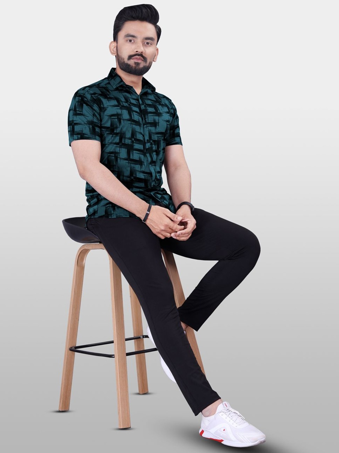 

VeBNoR Men Standard Fit Spread Collar Abstract Printed Casual Shirt, Blue
